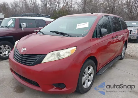 2012 Toyota Sienna Base V6 7 Passenger z USA, uszkodzony, nr VIN 5TDZK3DC0CS256616